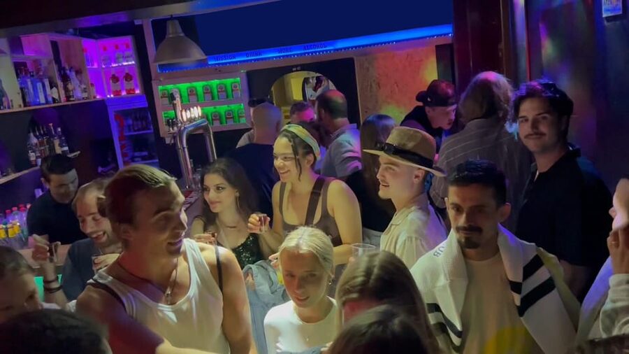 Lisbon Pub Crawl: Unlimited Drinks, Shots & V.I.P Club Entry - Starting at Miradouro de São Pedro de Alcântara: viewpoint meetup and quick safety check