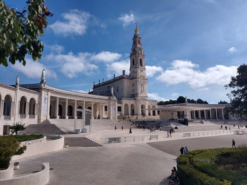 Lisbon: Rent a Private Car with Driver & Plan Your Tour. - How the 150 km radius shapes your day (and your options beyond)