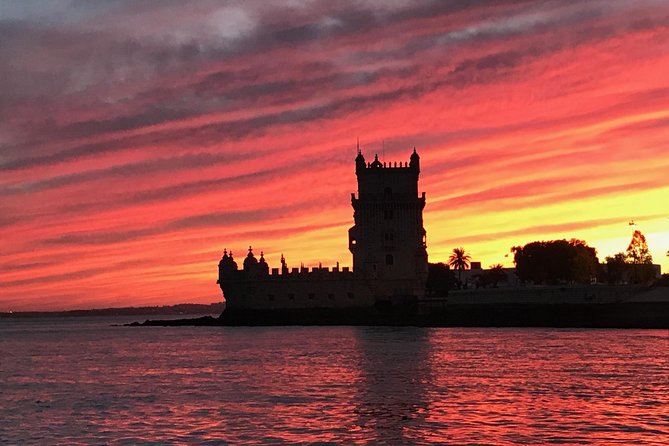 Lisbon River Sunset Sailing Cruise - Praça do Comércio and the 1755 tsunami memory: Lisbon’s tragedy and resilience