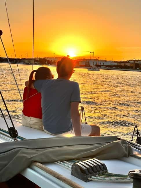 Lisbon: Romantic Cruise with Wine & Portuguese Tapas - Entering Bom Sucesso Marina: where the romantic part starts
