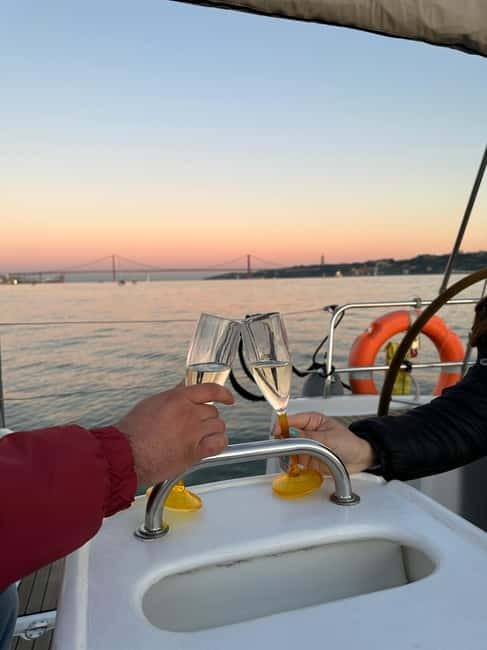 Lisbon: Romantic Cruise with Wine & Portuguese Tapas - Who should book this romantic Lisbon sailing cruise