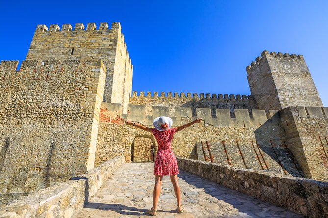 Lisbon Royal Views Small Group Tour with St George Castle Entry - Quase Café break: pastries and hot drinks included during the climb