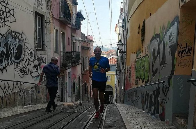 Lisbon Running Tour - Miradouro de Santa Catarina: the early photo payoff
