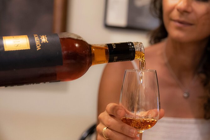 Lisbon's authentic Food and Wine tour with a Winemaker - A Muralha Vinhos e Tapas: petiscos time in Alfama’s orbit