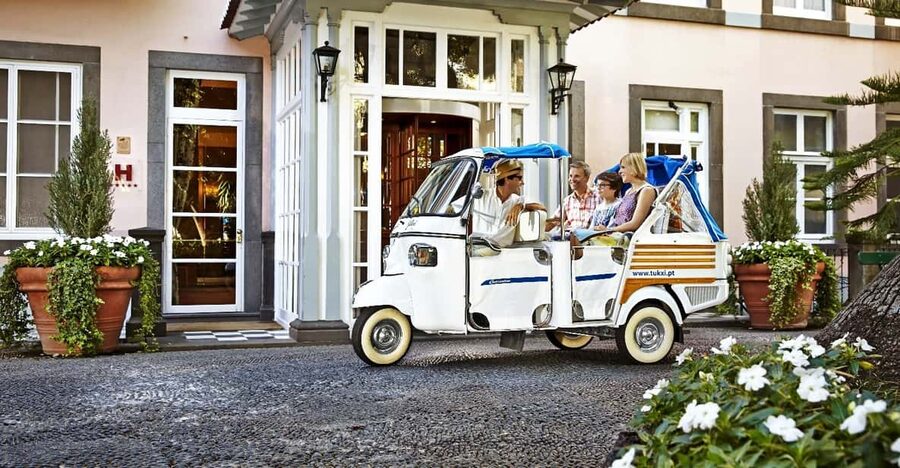 Lisbon's historic old town in a tuk-tuk in German - Santa Luzia to Portas do Sol: the viewpoint circuit