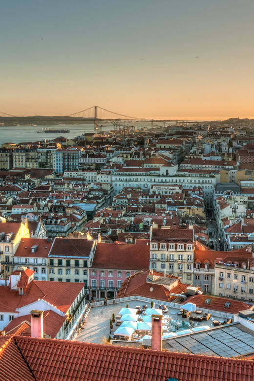 Lisbon's historic old town in a tuk-tuk in German - National Pantheon of Santa Engracia: a quick but meaningful stop