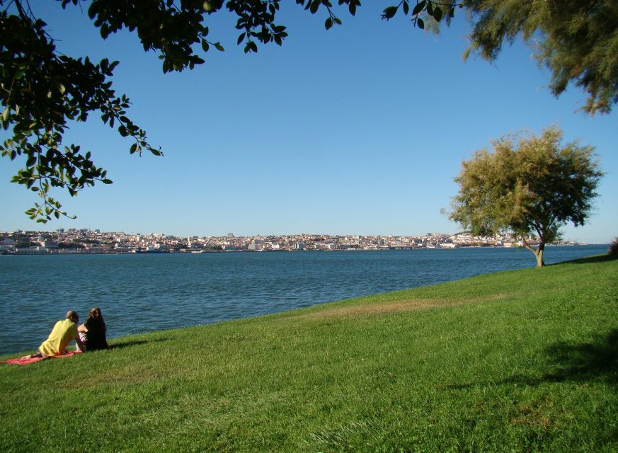 Lisbon’s South Side, River Tejo & 3-Hour Walking Tour - First ride: crossing the Tejo River the local way