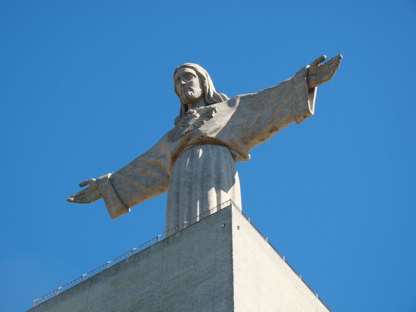 Lisbon’s South Side, River Tejo & 3-Hour Walking Tour - Back on the boat: returning to Old Town with a new lens