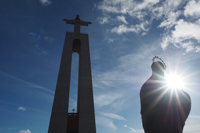 Lisbon’s Wonders – The capital Private Tour - Alfama and Bairro Alto: old streets, viewpoints, and Sé Cathedral