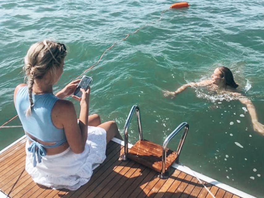 Lisbon: Sailboat Beach Tour - Private sail from Doca do Bom Sucesso: getting on board the right way
