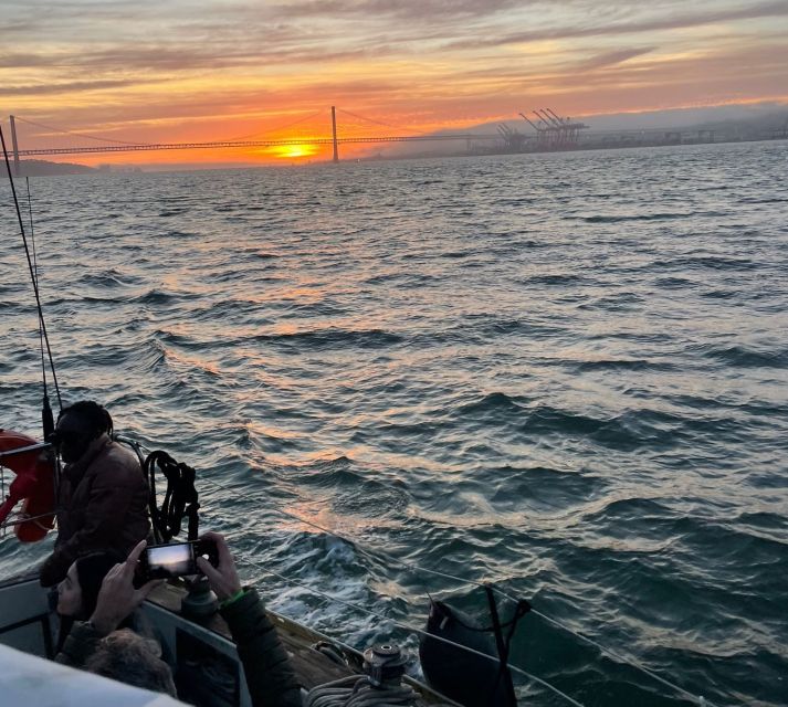 Lisbon: Sailboat Sunset Tour with a Drink - Drinks and Snacks: What the Included Welcome Actually Means