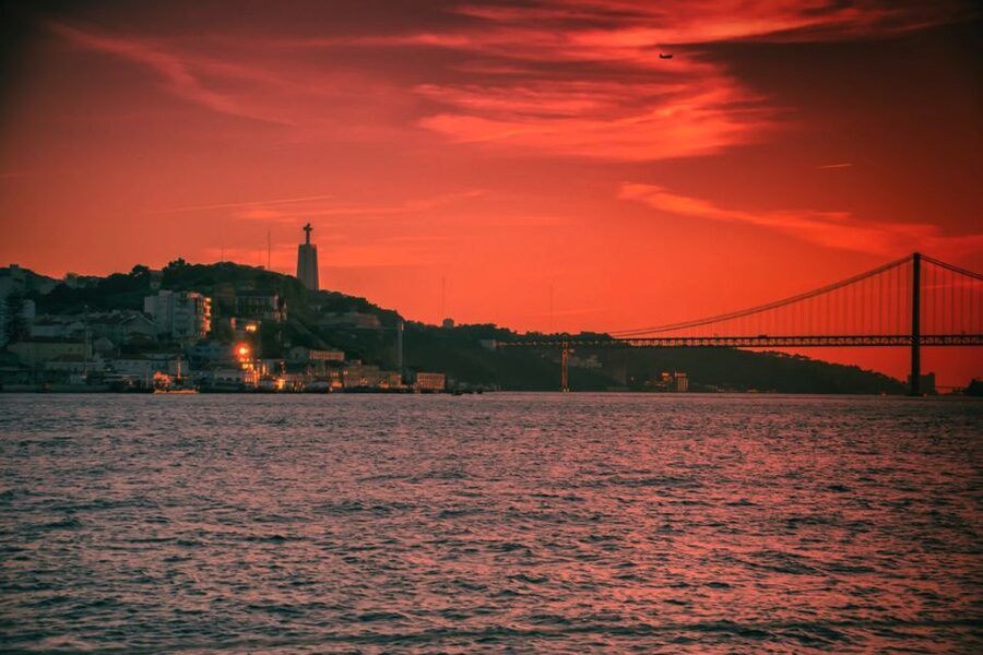 Lisbon: Sailboat Tour w/ Local Guide and Open Bar Green Wine - Getting There: The Under-the-25 de Abril Bridge Start Line