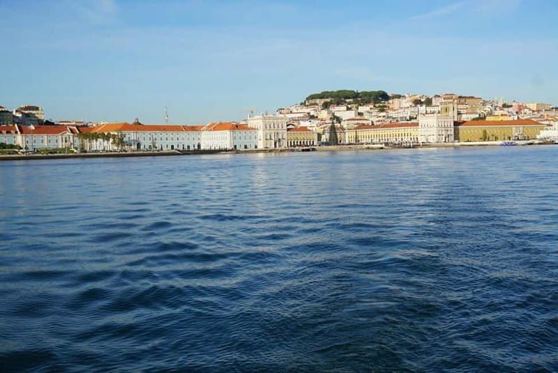 Lisbon: Sailing Boat Tour with Drinks & Pastel de Nata - Sunset departures: when the gold light hits best