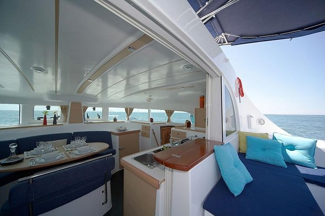 Lisbon Sailing Catamaran Public Cruise with drinks - Finding Blue Skipper (Gate 3) and Getting Settled Fast