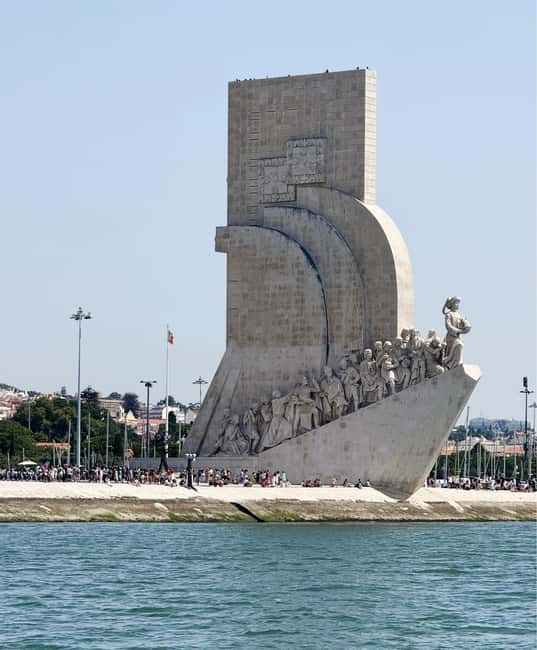 Lisbon Sailing on the Tagus - The Photo and Pause Moments: Padrão dos Descobrimentos and Jerónimos