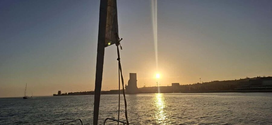 Lisbon Sailing on the Tagus - What’s Onboard: Drinks, Snacks, and a Calm Crew