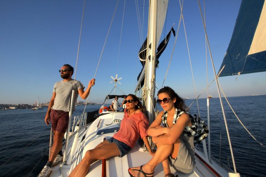 Lisbon: Sailing Tour with Wine and Snacks - The 2-Hour Route: Praça do Comércio, Cristo-Rei, Belem, then Back Again