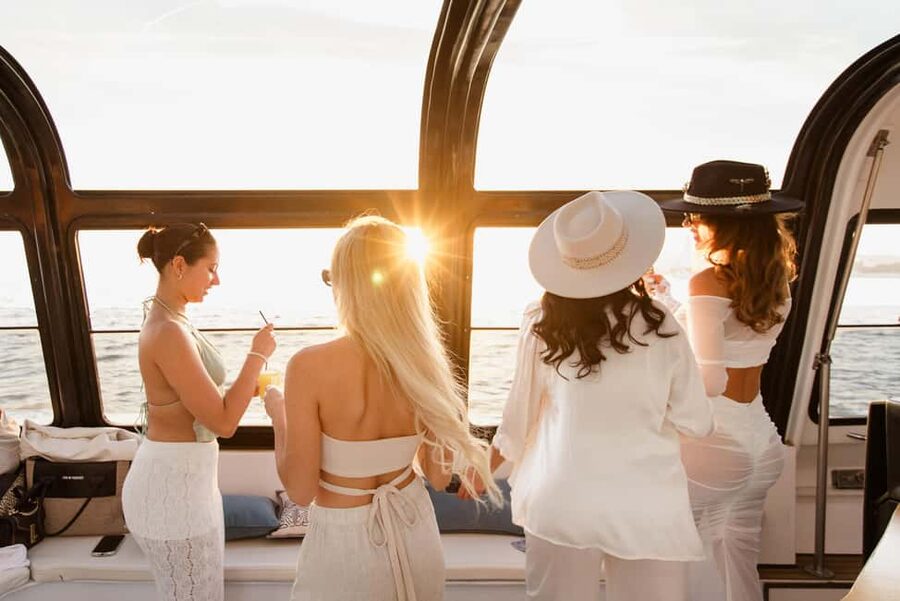 Lisbon – Sangria Social Premium Boat Experience - What to wear and bring for a comfortable 2 hours