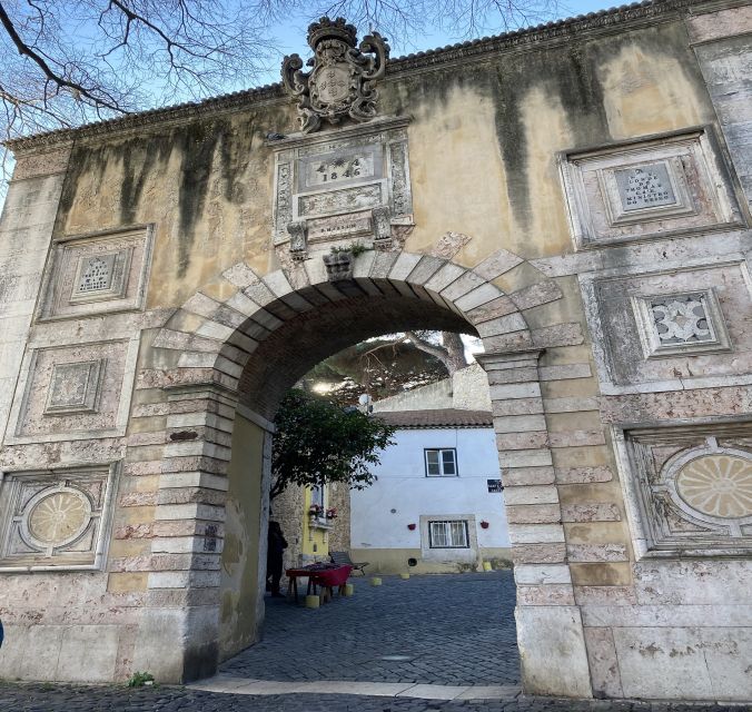 Lisbon: São Jorge Castle E-Ticket and Audio Guide - Practical Reality Check: Walking Shoes, Crowds, and Toilets