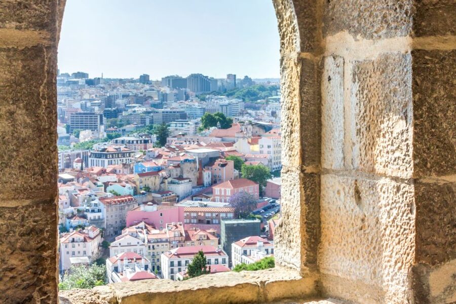 Lisbon: Sao Jorge Castle Skip-the-Line Ticket with Guide - Exploring the medieval complex at your own pace
