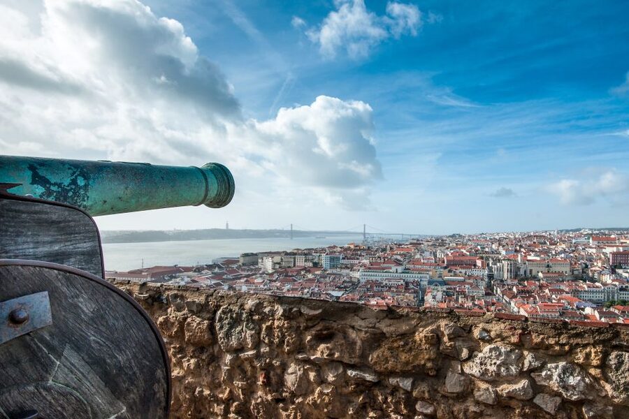 Lisbon: Sao Jorge Castle Skip-the-Line Ticket with Guide - Skip-the-line entry: what you save (and what you gain)