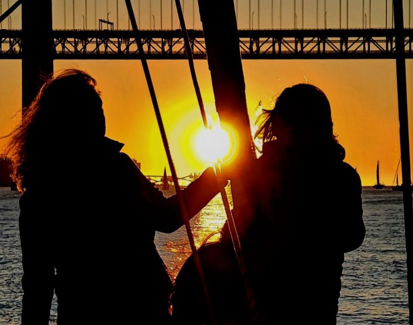Lisbon: Scenic Day & Sunset Boat Tour with a Drink - Key things that make this sail worth your time