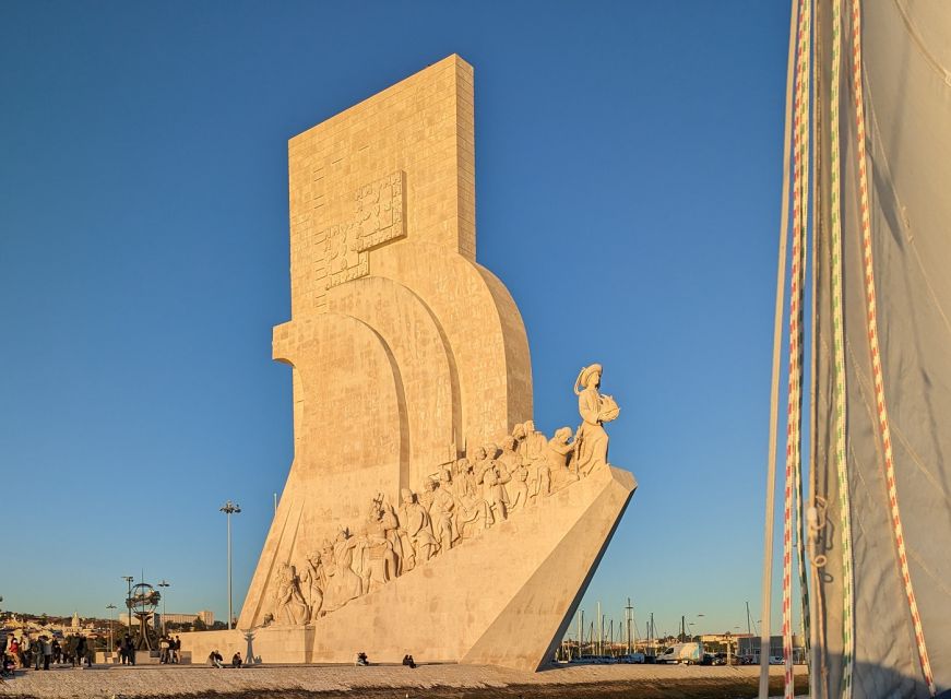 Lisbon: Scenic Day & Sunset Boat Tour with a Drink - Cristo Rei and the Ponte 25 de Abril: where the light does its job