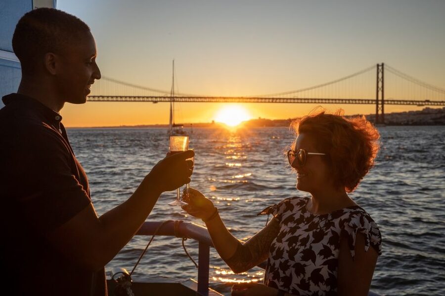 Lisbon: Sightseeing Boat Tour with Hop-On Hop-Off Option - Terreiro do Paço: the 18th-century backdrop on the river