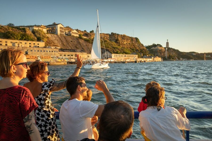Lisbon: Sightseeing Boat Tour with Hop-On Hop-Off Option - The main payoff: hop off in Belém for the walk and pastel de Belém
