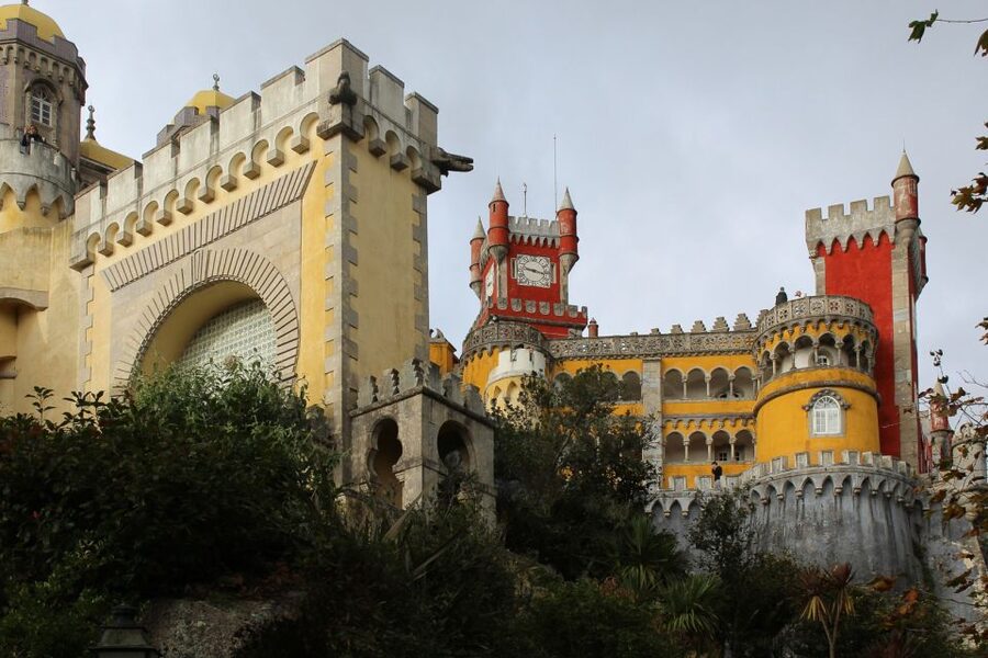 Lisbon: Sintra, Cascais, & Estoril Guided Day Tour - Meeting point near the tourism police office: start the day with less stress