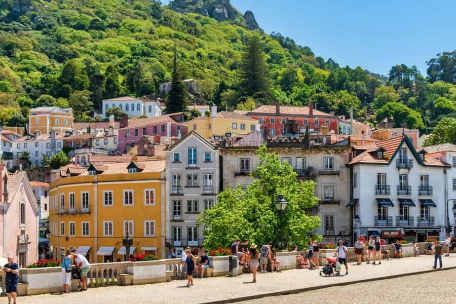 Lisbon: Sintra, Pena Palace, Belém Tour + sunset Boat Cruise - Monument to the Discoveries: what the guide adds (and what you should look for)