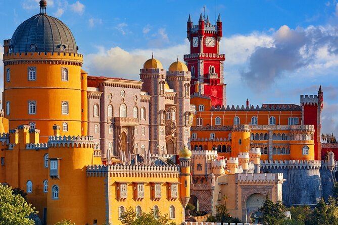Lisbon: Sintra, Pena Palace , Cascais & Cabo Small Group Day Tour - From Av. da Liberdade to Sintra: how the 9-hour flow works