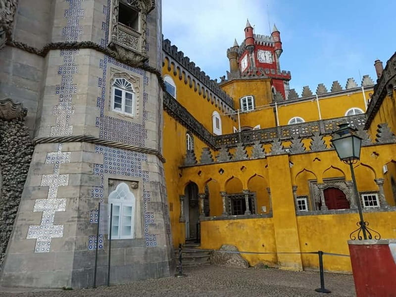 Lisbon: Sintra, Pena Palace, Moorish Castle & Regaleira Tour - Monserrate Palace: a quick pass with a big scenic setting