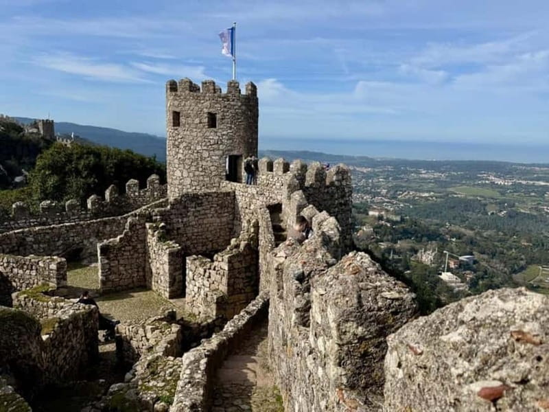Lisbon: Sintra, Pena Palace, Moorish Castle & Regaleira Tour - Cascais and Boca do Inferno: quick coastal variety