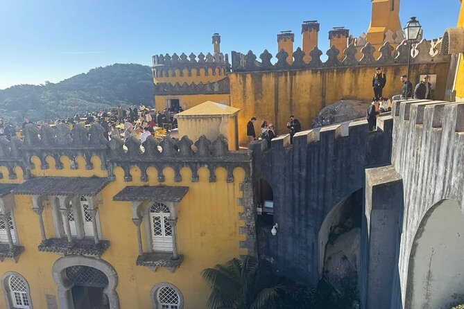 Lisbon: Sintra, Pena, Regaleira, Cabo Roca Coast and Cascais 8h - Meeting point and start time: why the 8:00 am matters