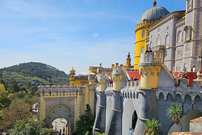 Lisbon: Sintra, Pena, Regaleira, Roca and panoramic of Cascais - Sintra Old Town: guided walk, then real free time