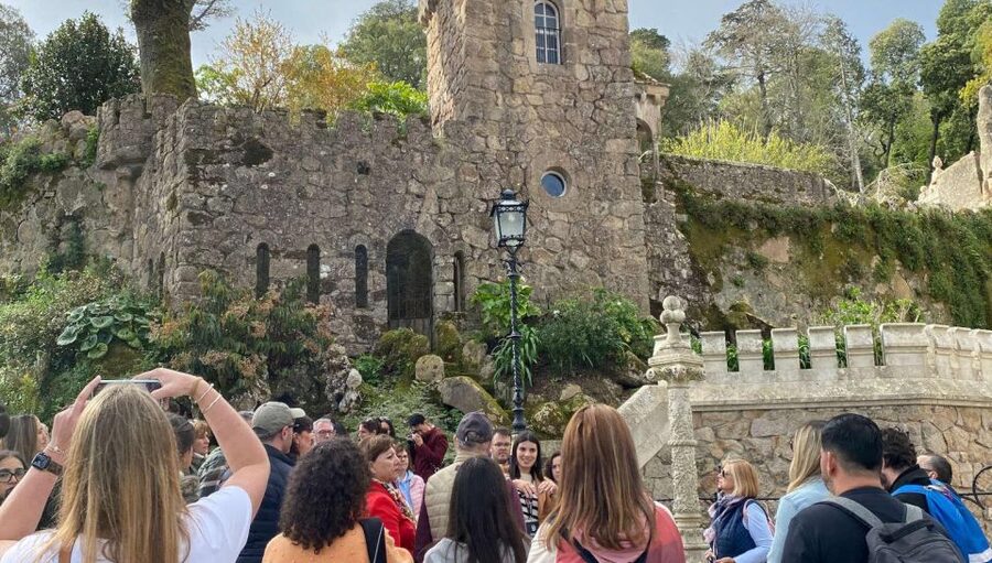 Lisbon: Sintra, Regaleira with ticket guided tour by train - Small-group guides: what the best reviews are really pointing to