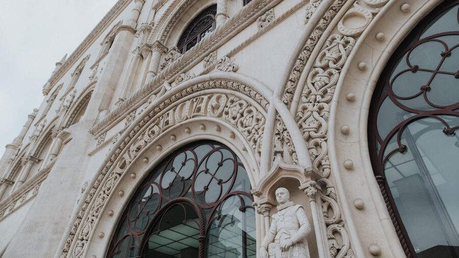 Lisbon: Sintra, Regaleira with ticket guided tour by train - Sintra’s historic town walk: more than a pretty stroll