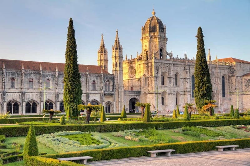 Lisbon: Skip-the-line Jerónimos Monastery Tour with Tickets - First meeting at Belém: where your guide starts