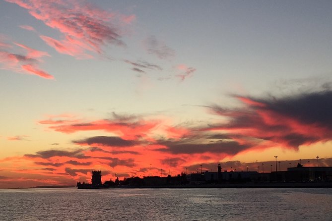 Lisbon Small Group 2h Sunset Sailing- Live Commentary & a Drink - The Route Along the Tagus: From Discoveries to Belém Tower