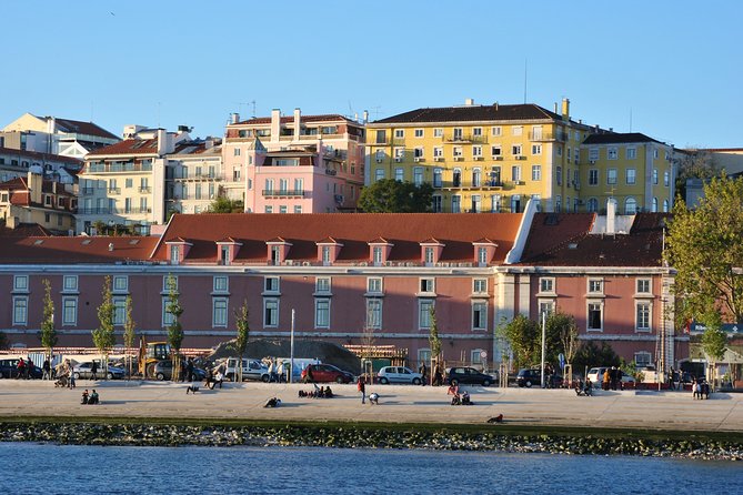 Lisbon Small Group Day Cruise with Historic Commentary & a Drink - Practical tips so you get the best photos and the best comfort