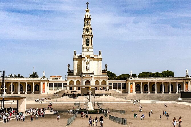 Lisbon Small Group Guided Day Tour to Fatima Nazare and Obidos - Fátima’s Sanctuary: Spiritual Center, Big Courtyards, and Pilgrim Path Details