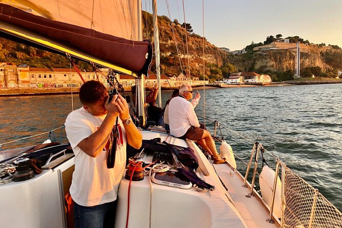 Lisbon Small Group Sunset Sailing 2h Cruise with Drinks Included - Monument to the Discoveries: seeing Henry the Navigator from the river