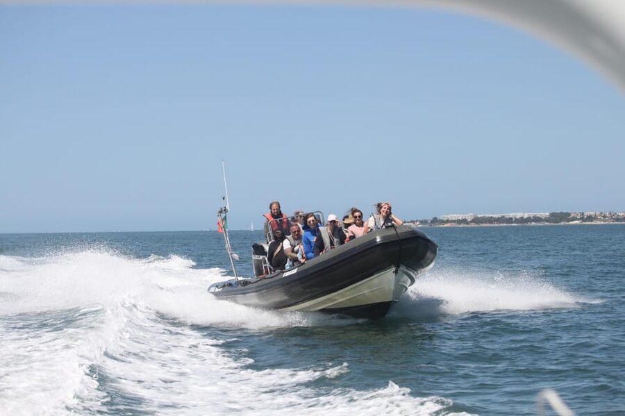 Lisbon: Speedboat Trip to Bugio Lighthouse - Getting to SeaEO Tours and boarding under the red bridge