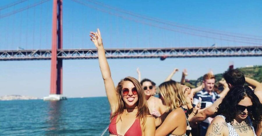 Lisbon: Splash Boat Party the only all inclusive party + SUP - Splash Boat Party Lisbon: what you’re really paying for