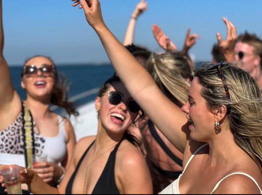 Lisbon: Splash Boat Party the only all inclusive party + SUP - BBQ onboard: simple, included, and made for the moment