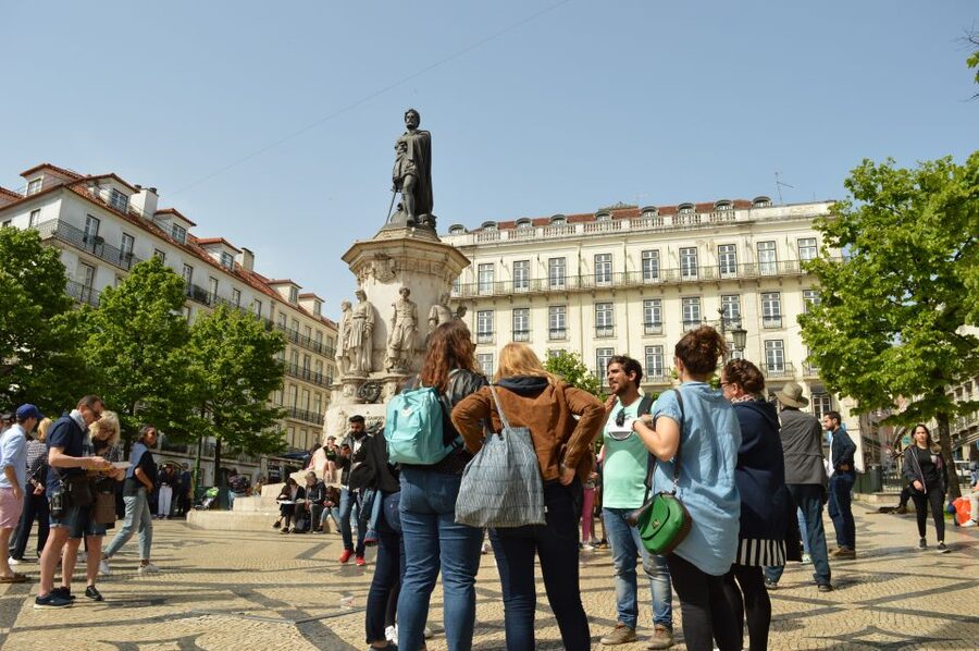 Lisbon: Starter Walking Tour to the highlights in German - Meeting at Rossio Square and Getting Oriented Fast
