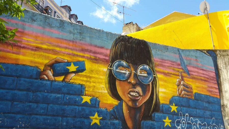 Lisbon: Street Art and Historical Walking Tour - Miradouro da Graça: where the tour clicks into place