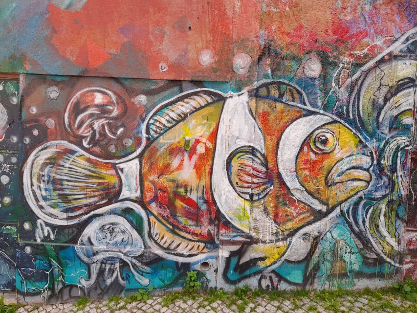 Lisbon Street Art Lovers Walk - Graça viewpoints and the Wall(s) of Fame: when the city becomes part of the art