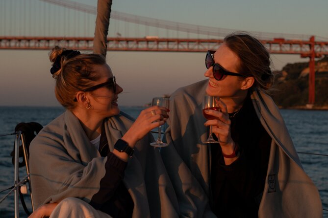 Lisbon Sunset Boat Cruise Tour With Drinks Included - Why this sunset cruise works so well on the Tagus